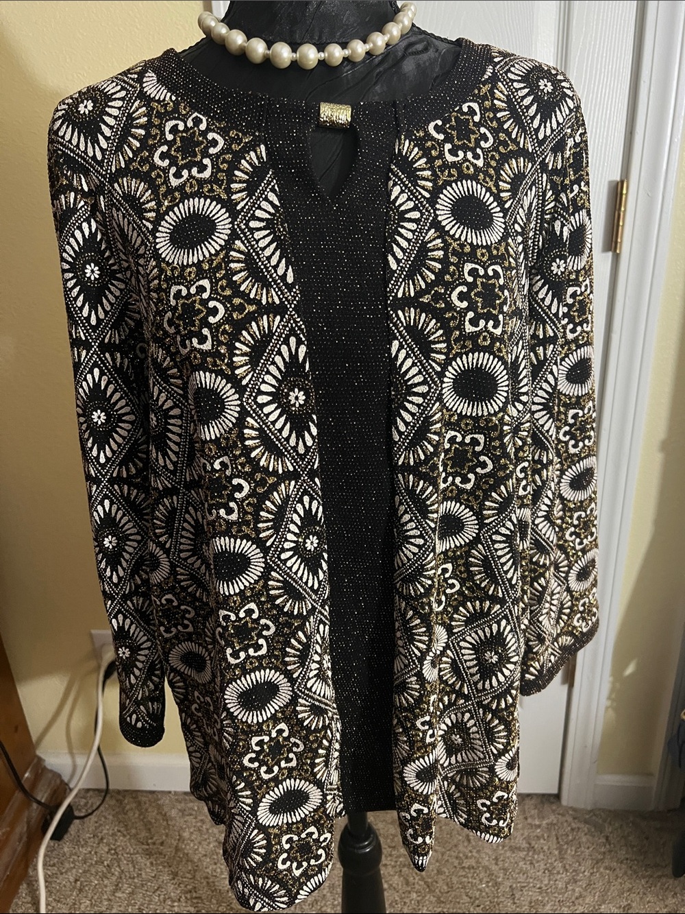Alfred Dunner Black White and Gold Geometric shirt